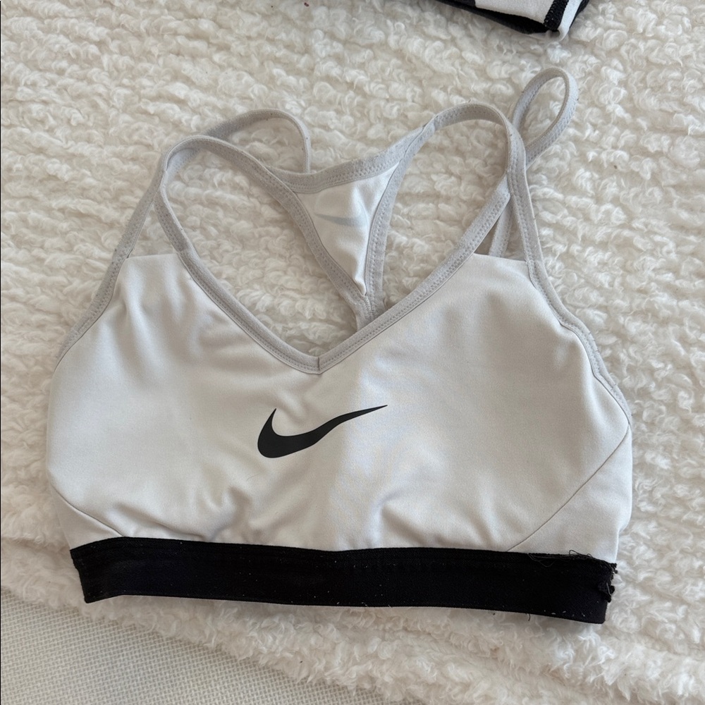 Nike Women's White and Black Sports Bra